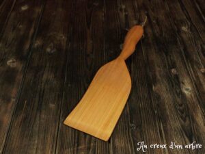 Spatule en merisier pour gaucher