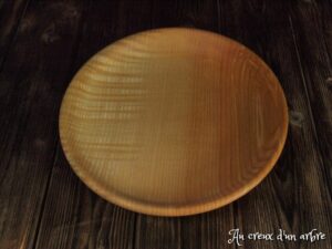 Assiette mi-creuse en frêne ondé 363