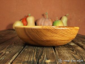Assiette creuse en frêne olivier ondé 340