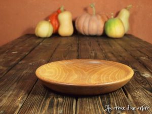 Assiette plate en noyer