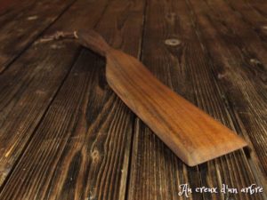 Spatule à crêpes en noyer