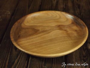 Assiette en noyer