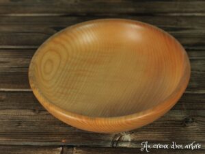 Assiette en frêne ondé 330