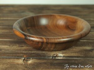 Assiette en noyer taille bébé 325