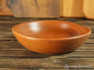Assiette creuse en merisier taille bébé