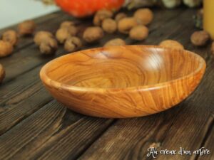 Assiette mi-creuse en frêne olivier ondé - taille bébé 317