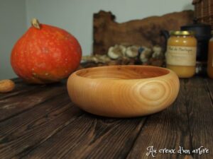 Assiette creuse en frêne-olivier 281