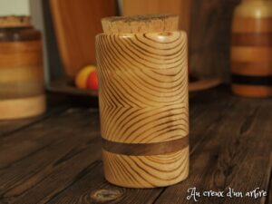 Pot en bois de frêne noyer