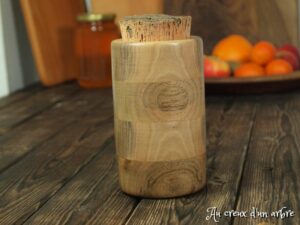Pot en bois de noyer