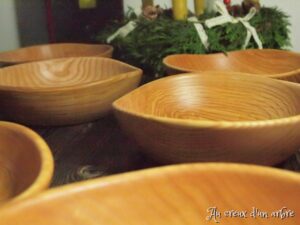 Assiettes creuses en frêne-olivier irrégulières 47