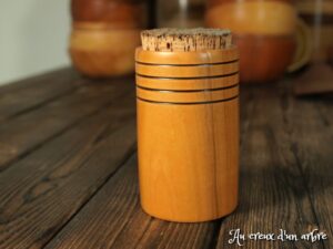 Pot à épices en merisier