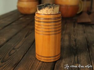 Pot à épices en merisier