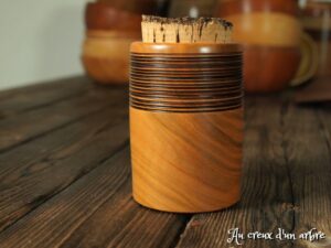 Pot à épices en merisier