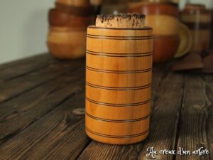Pot à épices en merisier