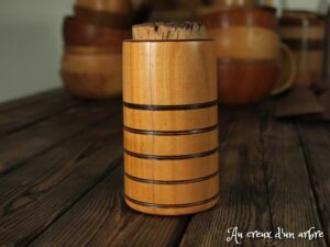 Pot à épices en merisier