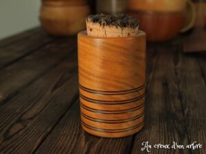 Pot à épices en merisier