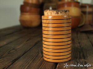 Pot à épices en merisier