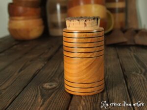 Pot à épices en merisier