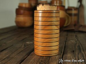 Pot à épices en merisier