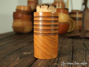 Pot à épices en merisier