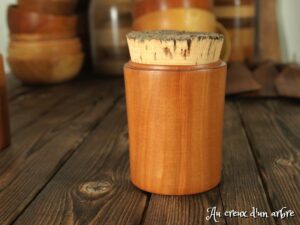 Pot à épices en merisier