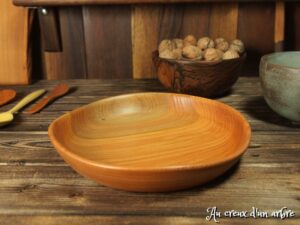 Assiette mi-creuse en platane 230