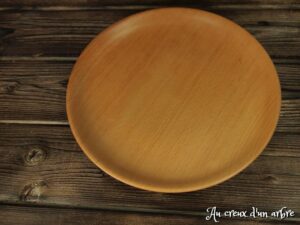 Petite assiette plate en hêtre