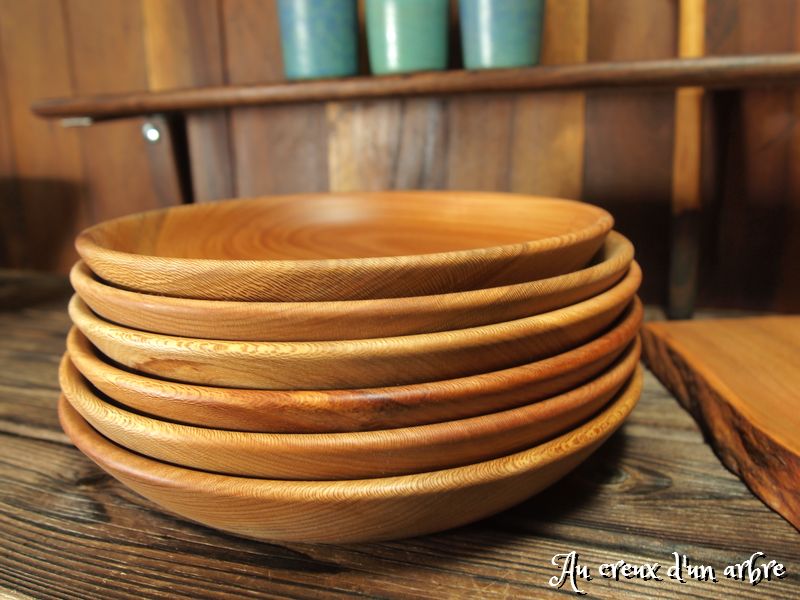 Assiettes mi-creuse en bois