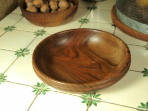 Assiette creuse en noyer 194