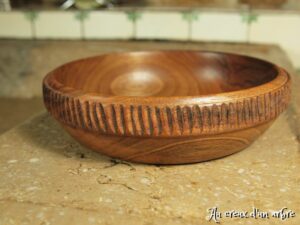 Petite assiette creuse en noyer 170