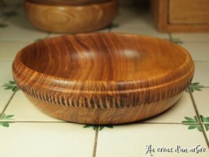 Petite assiette creuse en frêne-olivier 179