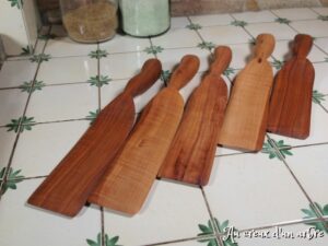 Spatule à crêpes en pommier