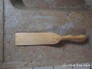 Spatule à crêpes en noyer