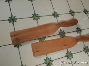Spatule à crêpes en poirier