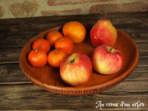 Grand plat sculpté/coupe à fruits en merisier