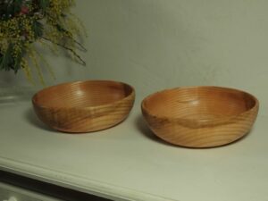 Assiette creuse en frêne-olivier