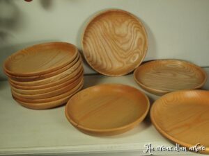 Assiette mi-creuse en frêne