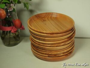 Assiettes mi-creuses en frêne-olivier 28