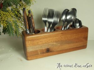 Pot à couverts en noyer