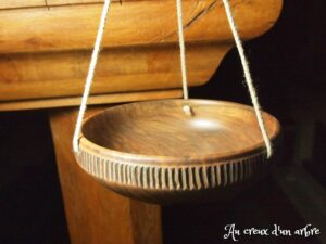 Suspension en noyer