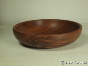 Assiette mi-creuse en noyer 132