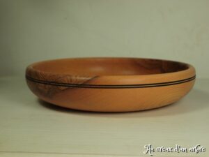 Assiette mi-creuse en frêne-olivier 135