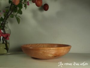 Plat en en frêne ondé