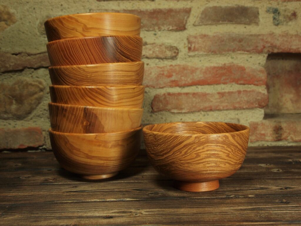 Bol irrégulier en bois d'olivier artisanal RIZES CRETE