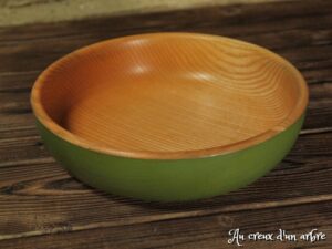 Assiette creuse en frêne vert olive