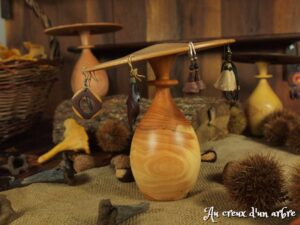 Champignon porte boucle d’oreille – grand modèle en if et hêtre