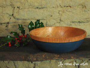 Plat en frêne “bleu de Prusse”