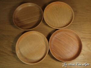 4 assiettes / 4 essences de bois