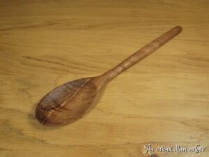 Cuillère en noyer ondé
