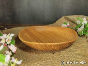 Assiette mi-creuse en chêne